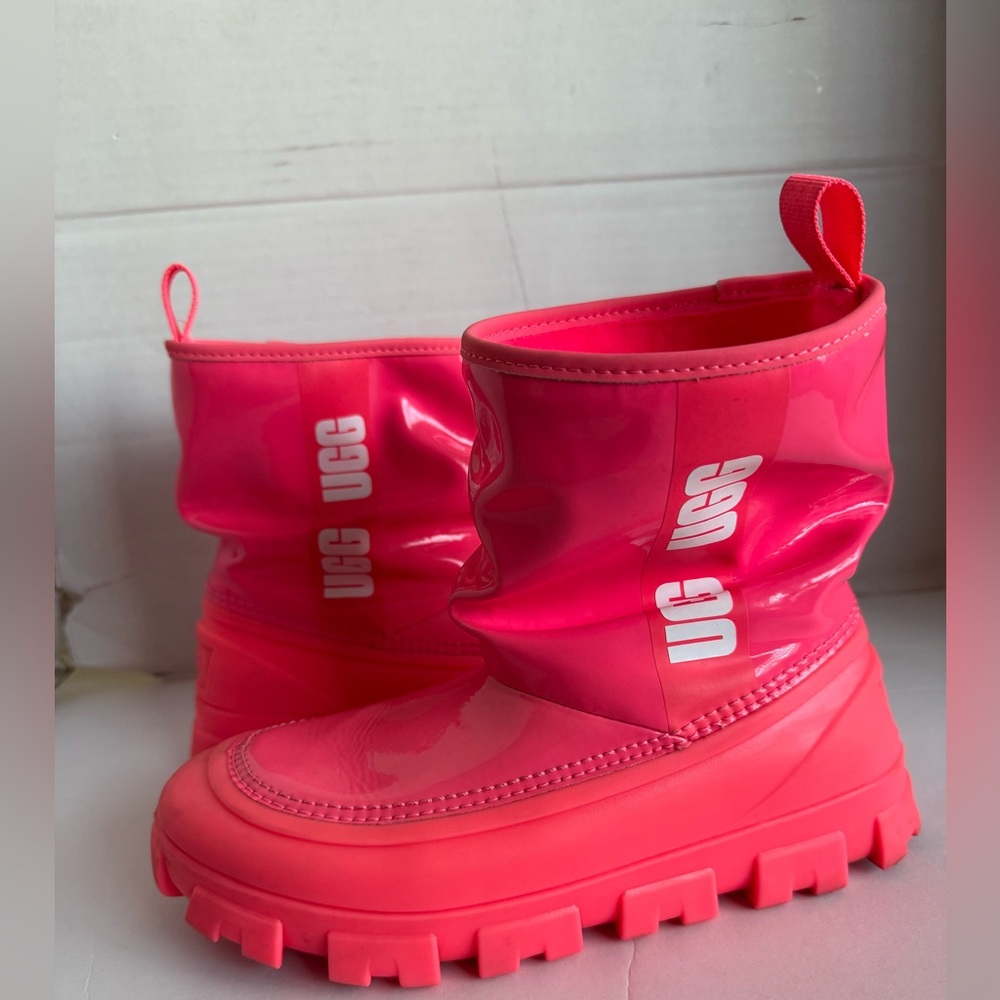 UGG CLASSIC BRELLAH MINI SUPER CORAL WOMEN'S SIZE US 4 PREOWNED